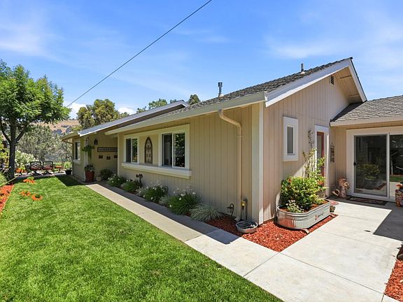 4th image of 16989 Sara Jane Ln