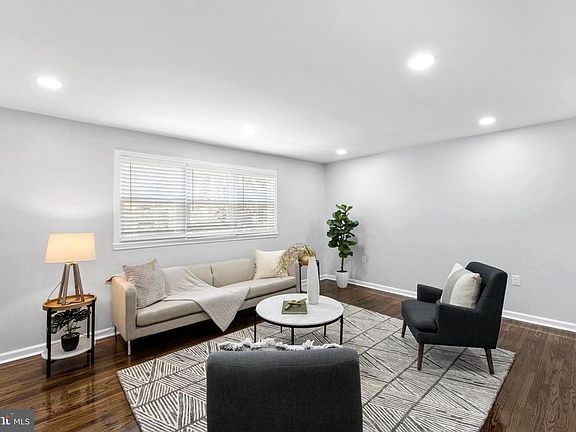 3rd image of 3611 Whitehall Ln