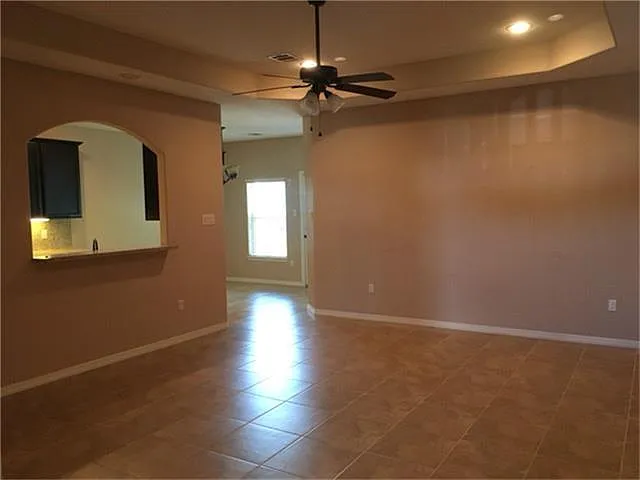 1242 Elm St — Photo 4