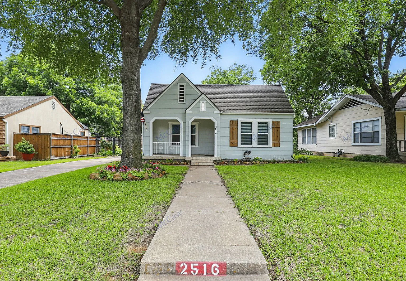 2 bed, 1.0 bath, 1028 sqft, $2,200 — Photo 1