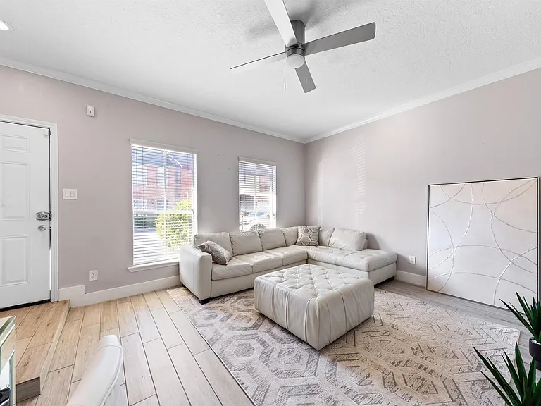 7700 Creekbend Dr #30 — Photo 6