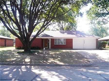 1st image of 329 Victorian Dr