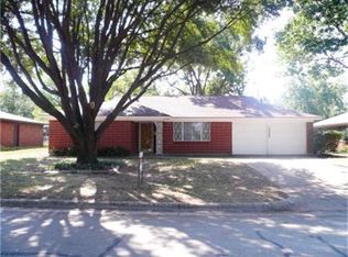 329 Victorian Dr, Fort Worth, TX 76134