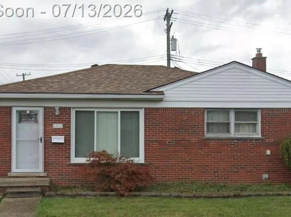 19111 Ike St, Roseville, MI 48066