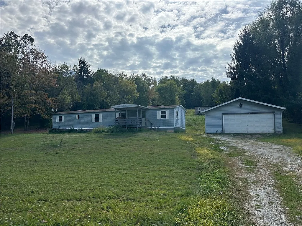 156 Spring St photo 1