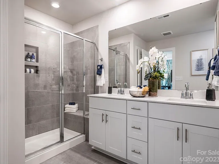 112 Cedar Knoll Cir — Photo 3