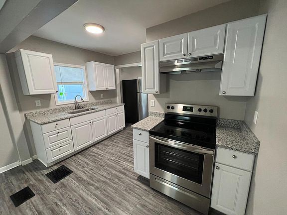 4th image of 1275 Parkamo Ave
