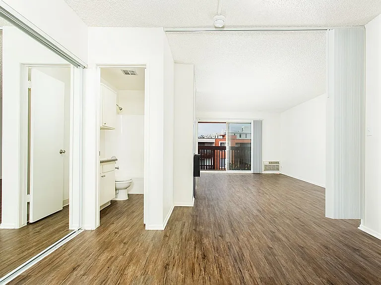 Westwood Villa — Photo 30