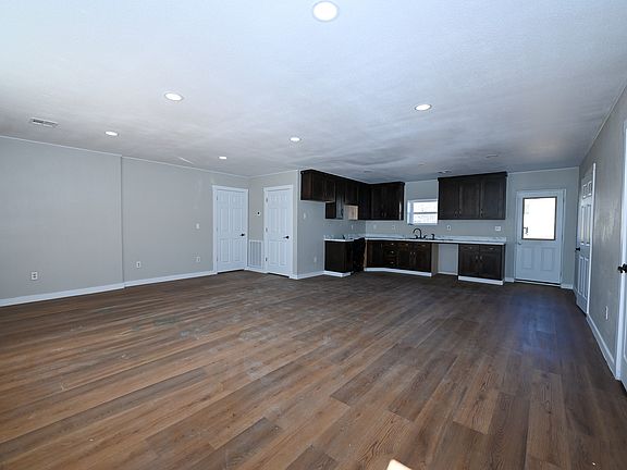 5th image of 714 Broadway St