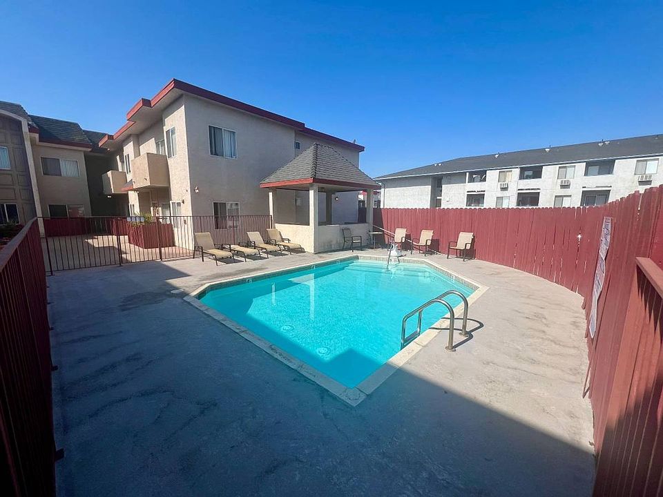2nd image of 17806 Kinzie St APT 105