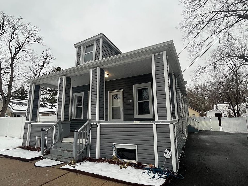 1st image of 124 Field Ave