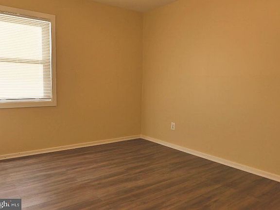 3rd image of 7236 Pimmit Ct