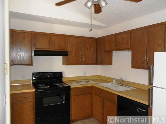 2nd image of 2464 Cobble Hill Alcove