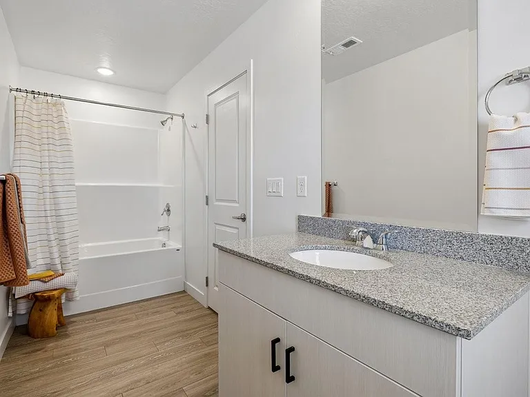 Desert Village Townhomes — Photo 9