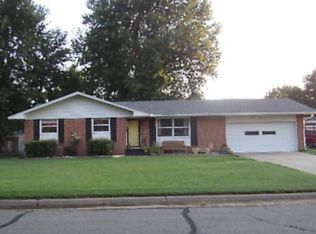 2901 N Bel Aire Rd, Hutchinson, KS 67502