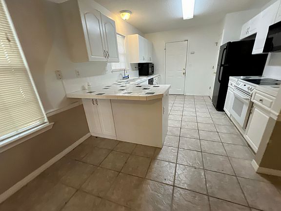 5th image of 515 Hyde Park Dr
