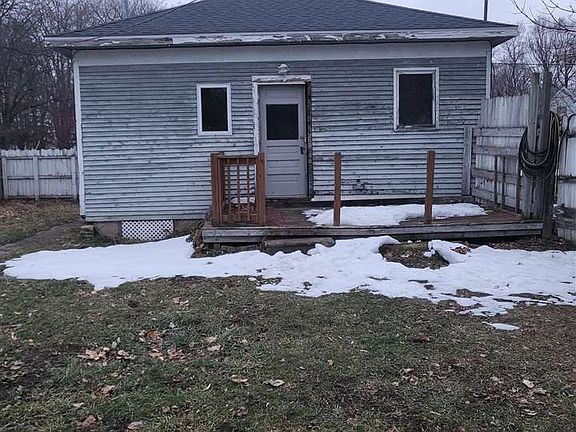 4th image of 418 N East St