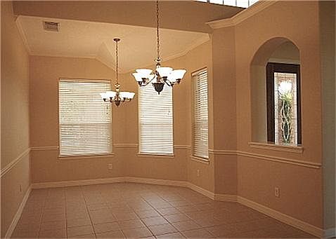 5th image of 2706 Thompson Crossing Dr