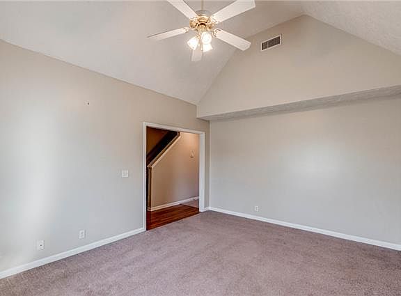3rd image of 2708 Roscommon Dr