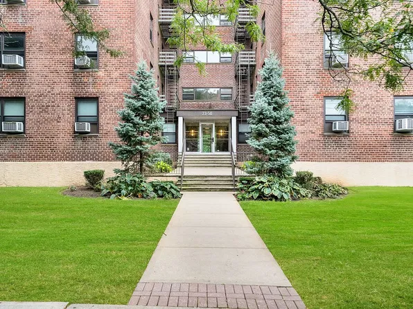 73-50 Bell Blvd APT 4A, Oakland Gardens, NY 11364