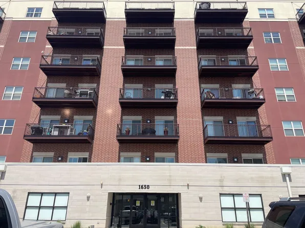 1650 Riverwoods Dr Unit 604, Melrose Park, IL 60160