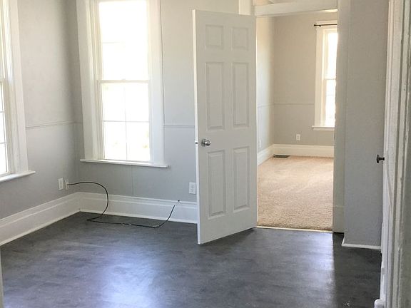 5th image of 935 Farrington St #3