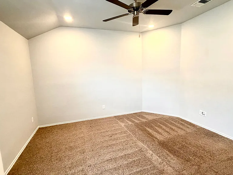 1227 Lexington Dr — Photo 7