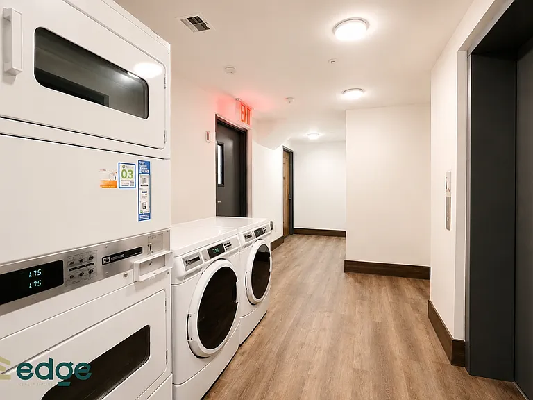 871 Grand St #1E — Photo 12