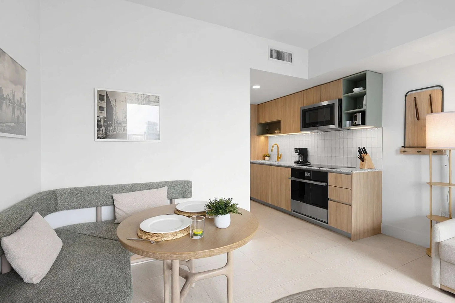 1 bed, 1.0 bath, 645 sqft, $3,597 — Photo 3