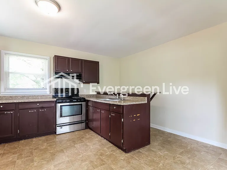 528 Mason Rd — Photo 6