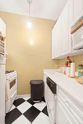 Rented by Douglas Elliman | media 10