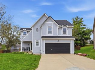 4702 Roundtree Ct, Shawnee, KS 66226