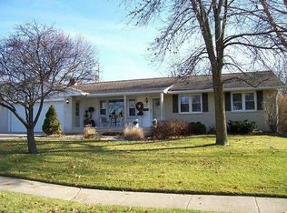 907 Hampton Rd, Washington, IL 61571