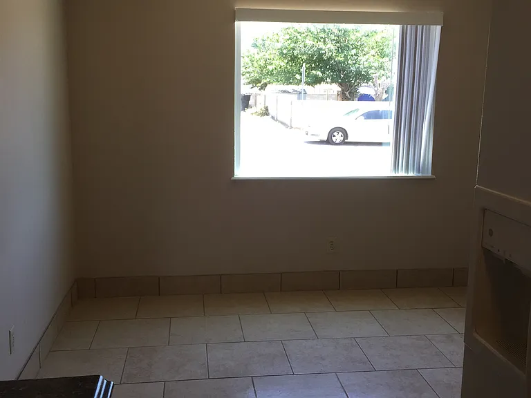 1003 McKinley Ave — Photo 5