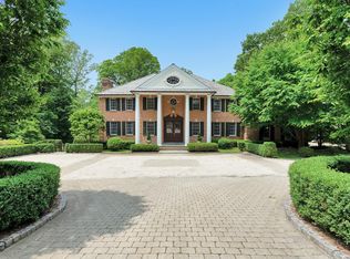 495 Manhasset Woods Rd, Manhasset, NY 11030