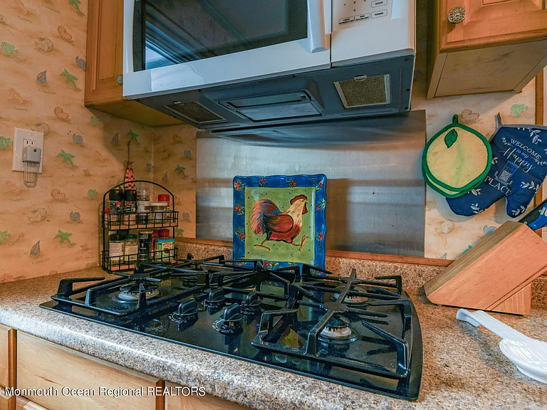 819 Dunlewy St — Photo 19