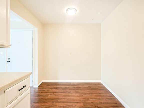 4th image of 2811 Pembroke Ln #C26