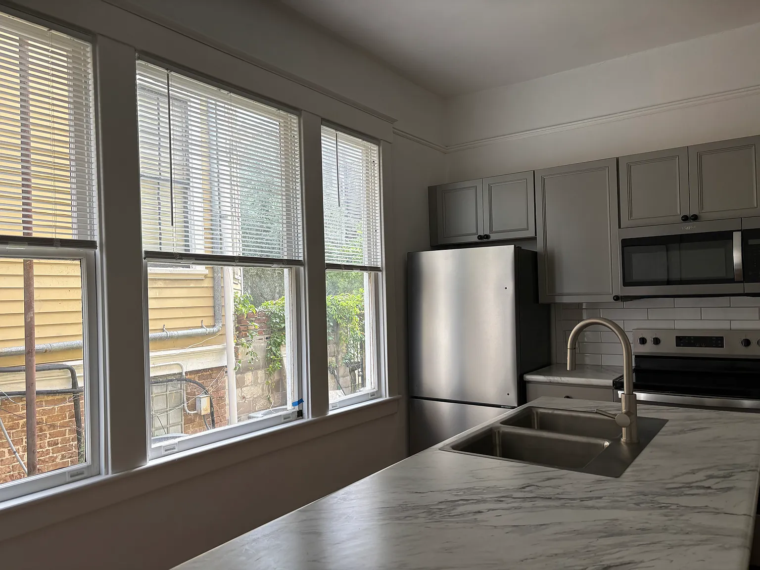 3 bed, 1400 sqft, $3,000 — Photo 2
