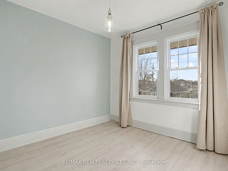 39 Fielden Ave — Photo 6