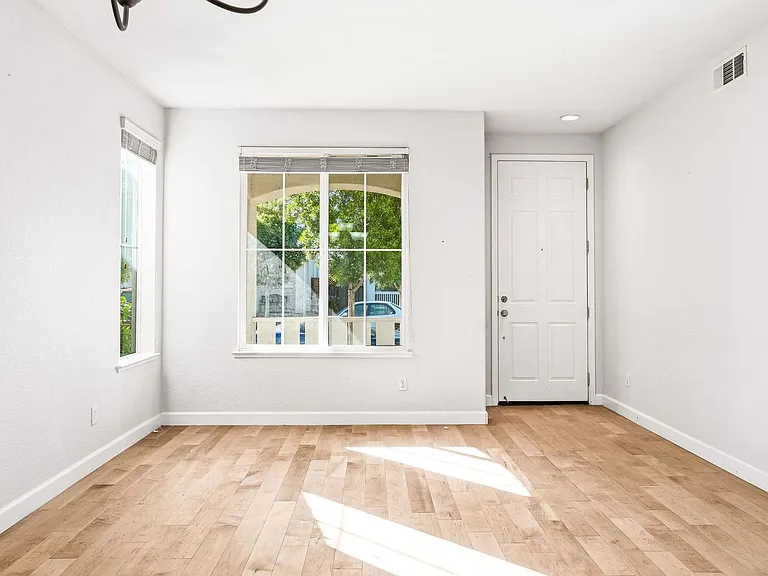 2018 McKenzie Pl — Photo 4