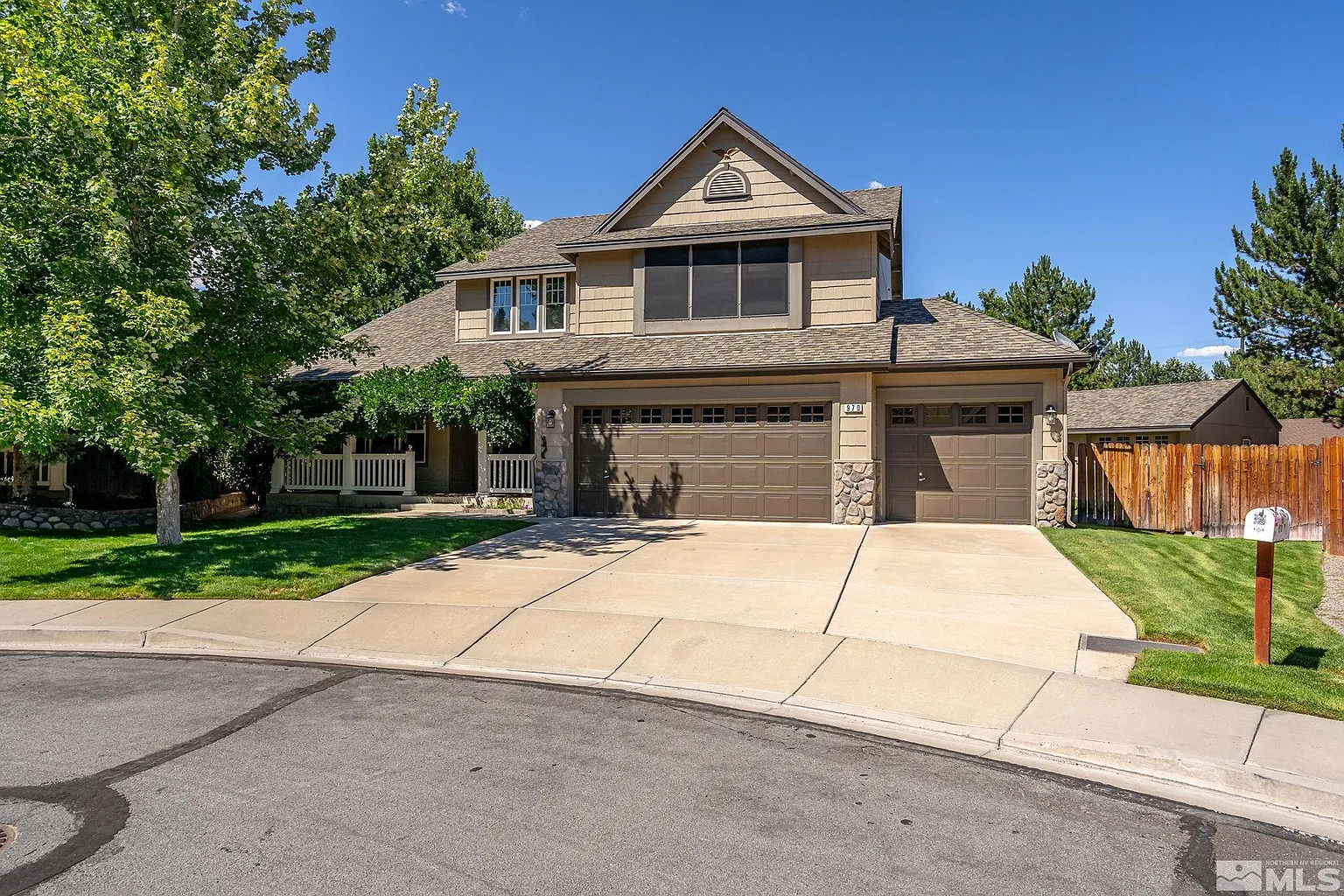 970 Lydia Ct photo 1