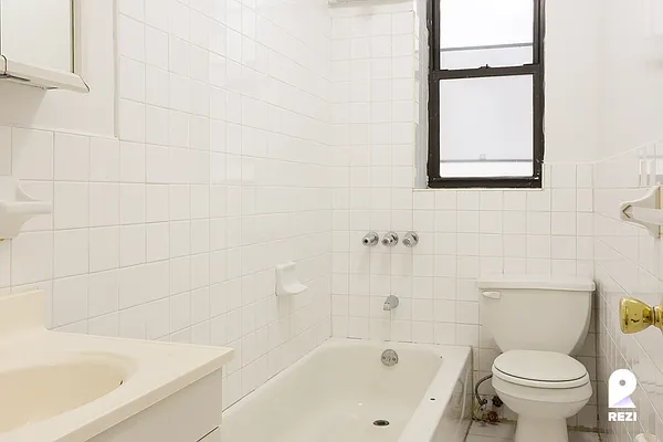 Rented by REZI | media 28