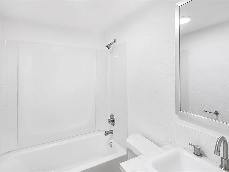 1911 Benson St #2 — Photo 9