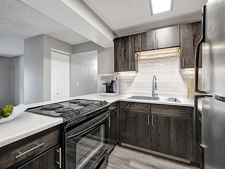 Summit Riverside Apartments — Photo 11