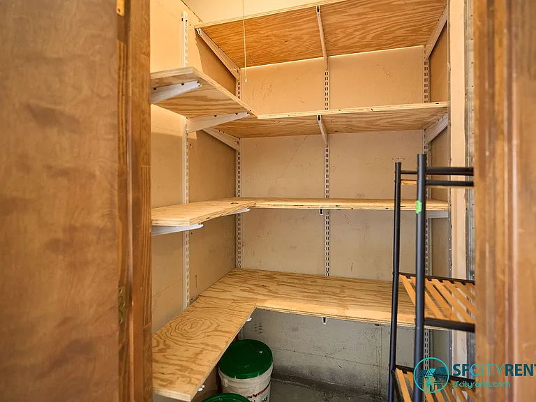 1043 Dolores St — Photo 25