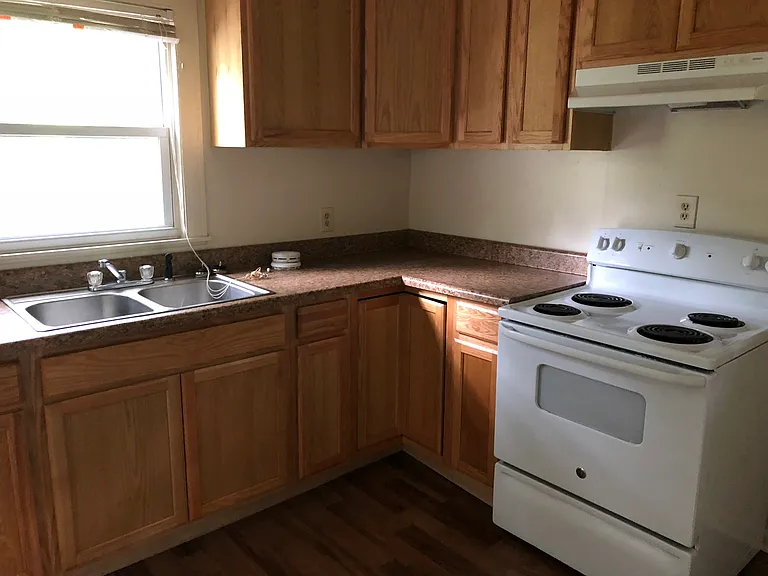 1502 Rose Dr — Photo 4