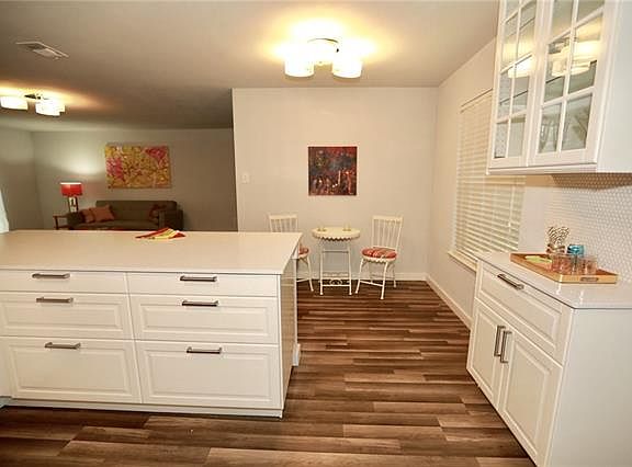 3rd image of 2614 Carlow Dr