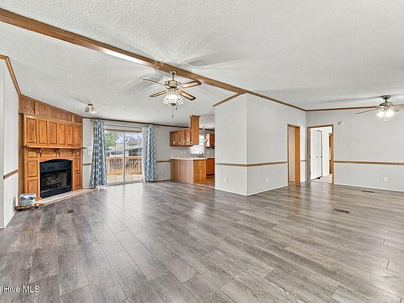 3rd image of 208 Easy Street