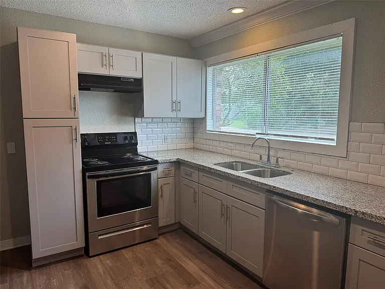 1319 Lyric Ln — Photo 3