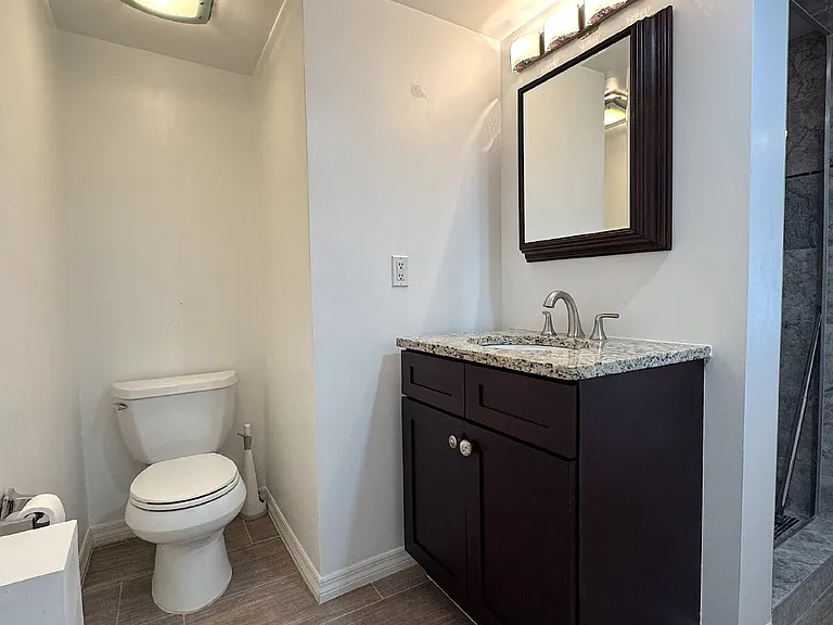 215 N Wild Olive Ave #1 — Photo 8